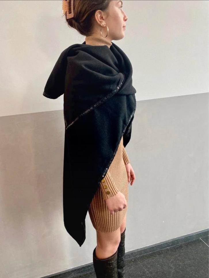 Poncho sjaal zwart Nieuw, Kleding | Dames, Mutsen, Sjaals en Handschoenen, Nieuw, Sjaal, Maat 38/40 (M), Ophalen of Verzenden