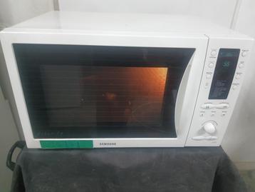 Samsung Combi magnetron oven werkt Perfect+schoon beschikbaar voor biedingen