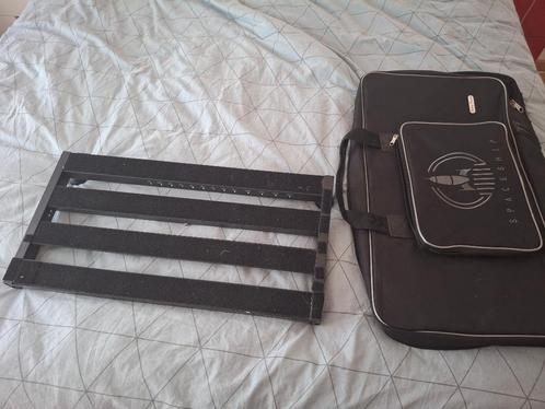 pedalboard Harley Benton Spaceship 60, Muziek en Instrumenten, Effecten, Gebruikt, Overige typen, Ophalen of Verzenden
