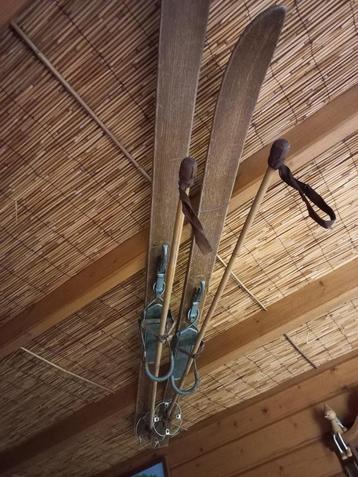 Vintage Antieke Kandahar ski's als decoratie beschikbaar voor biedingen