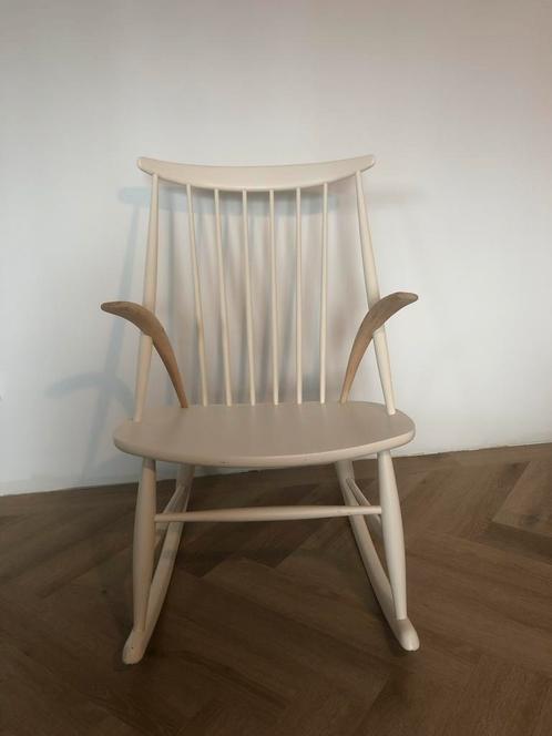 Illum Wikkelsø schommelstoel retro vintage jaren 60, Huis en Inrichting, Stoelen, Gebruikt, Eén, Hout, Wit, Ophalen
