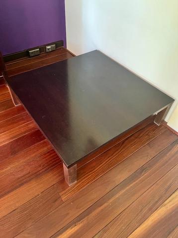 Salon tafel beschikbaar voor biedingen