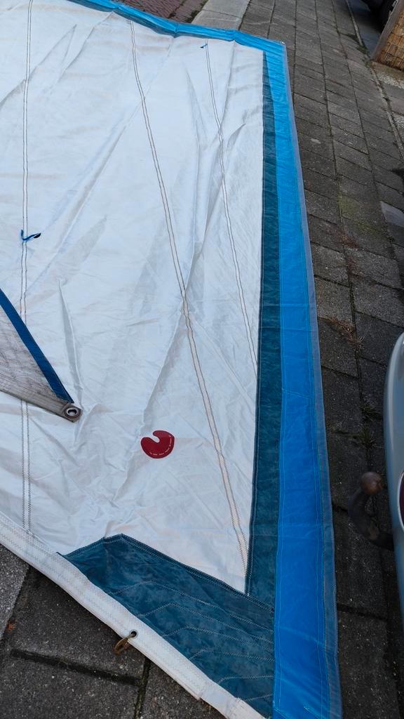 Grote Genua1  26m2  voorlijk 910cm leuvers + pees 4mm, Watersport en Boten, Zeilen en Zeiltoebehoren, Gebruikt, Genua of Fok, 15 tot 30 m²