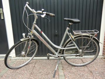 GIANT "Aluxx" met framemaat 56 cm, licht en 7 versnellingen beschikbaar voor biedingen