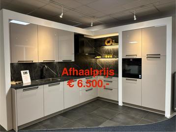 Showroomkeuken beschikbaar voor biedingen