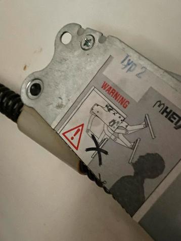 Klepsysteem met veer voor keukenkast gevraagd beschikbaar voor biedingen