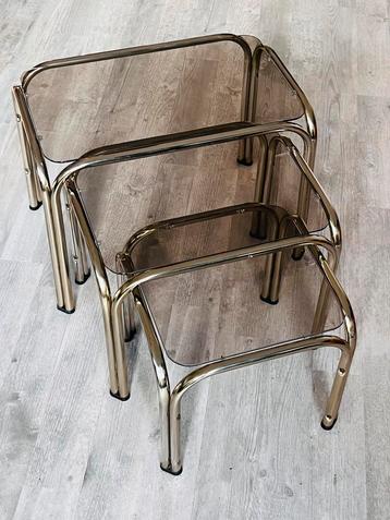Vintage mimiset bijzettafels | buisframe |glazen bijzettafel beschikbaar voor biedingen