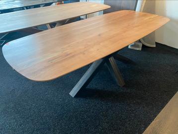 Tafel deens ovaal blank hout 240x100 stalen matrix poot beschikbaar voor biedingen