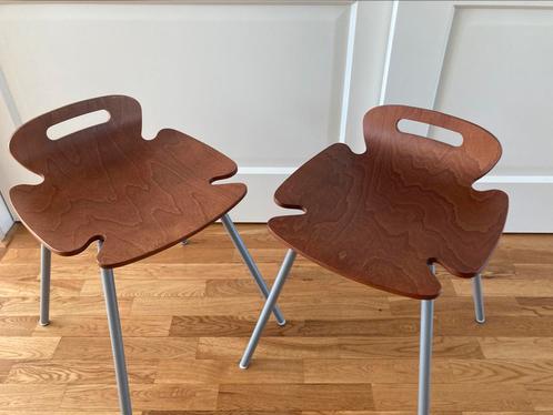 2 walnoot KEMBO design krukken Fiore - stapelbaar ZGAN, Huis en Inrichting, Krukjes, Zo goed als nieuw, Hout, Ophalen