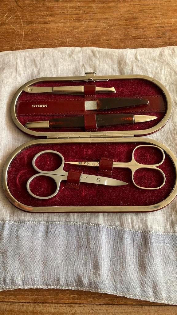 Vintage lederen nageletui, Stork, bordeauxrood, Sieraden, Tassen en Uiterlijk, Uiterlijk | Lichaamsverzorging, Gebruikt, Overige typen