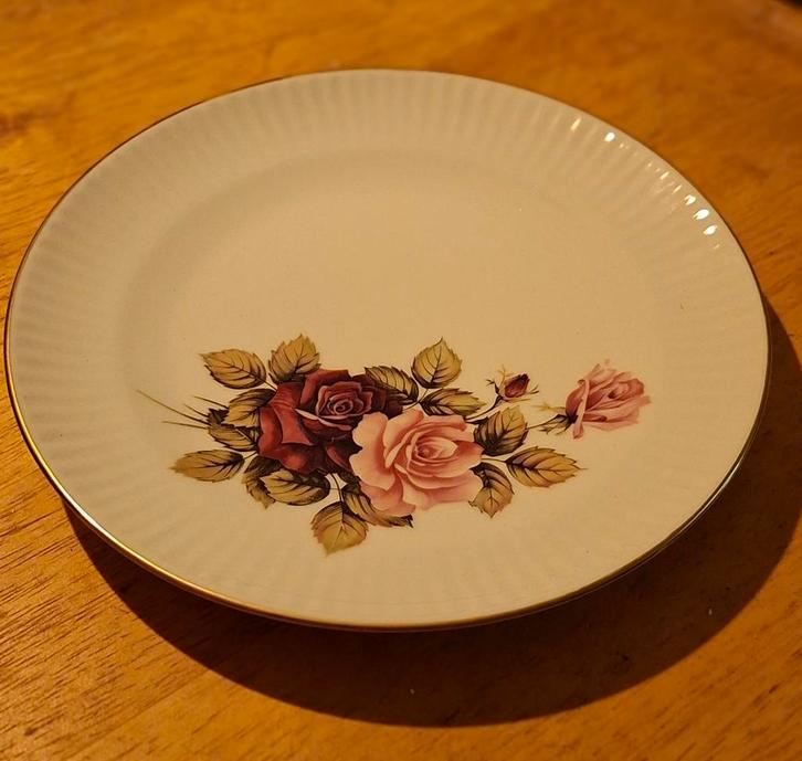 Vintage rozen bord - Kaiser Moosrose, Antiek en Kunst, Antiek | Schalen, Ophalen of Verzenden
