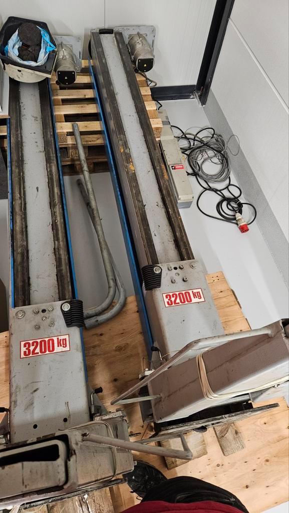 2 koloms autohefbrug Ravaglioli Butler 3200KG, Auto diversen, Autogereedschap, Ophalen
