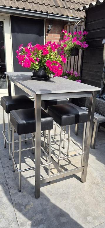 Ikea RVS bartafel met 4 Ikea zwarte barkrukken beschikbaar voor biedingen