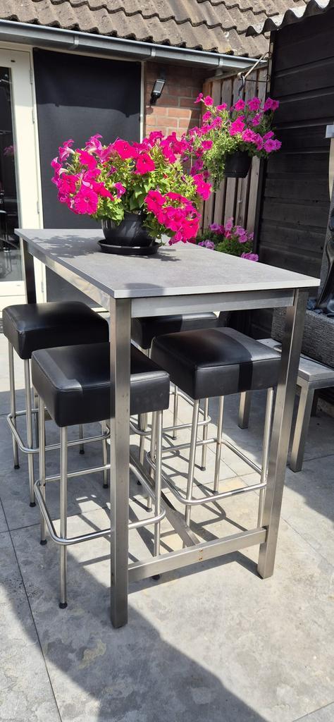 Ikea RVS bartafel met 4 Ikea zwarte barkrukken, Huis en Inrichting, Barren, Gebruikt, Ophalen