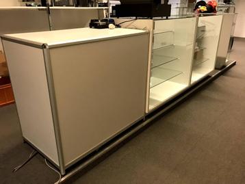 Vitrine Toonbanken beschikbaar voor biedingen