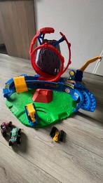 Hot Wheels Monstertrucks T-Rex Vulkaanarena, Ophalen, Racebaan, Zo goed als nieuw, Hot Wheels