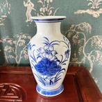 Chinees blauw wit vaasje 20cm, Antiek en Kunst, Antiek | Vazen, Ophalen of Verzenden