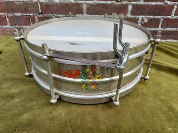 Vintage tamboerstrommel, verchroomde snaredrum. beschikbaar voor biedingen