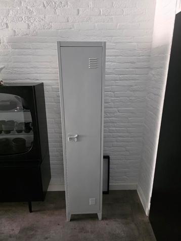 Lockerkast beschikbaar voor biedingen