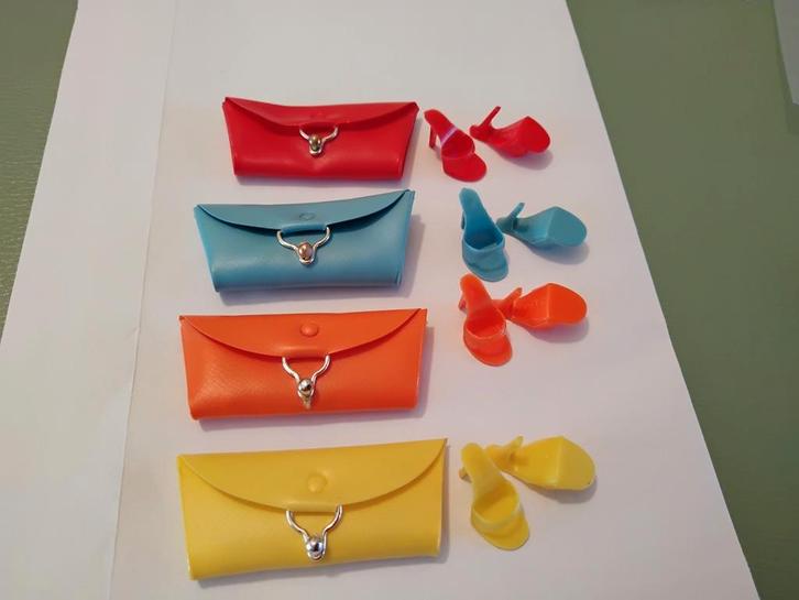 Vintage Barbie: schoentjes OT met bijpassende envelop tas., Verzamelen, Poppen, Zo goed als nieuw, Accessoires, Verzenden
