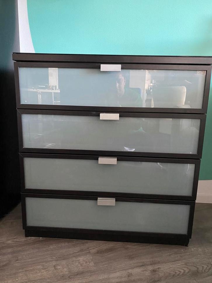 IKEA Dressoir met melkglas lades en glasplaat, Huis en Inrichting, Kasten | Ladekasten, Gebruikt, Minder dan 100 cm, 25 tot 50 cm