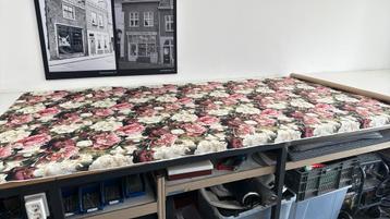 Prachtige bloem meubelstof beschikbaar voor biedingen