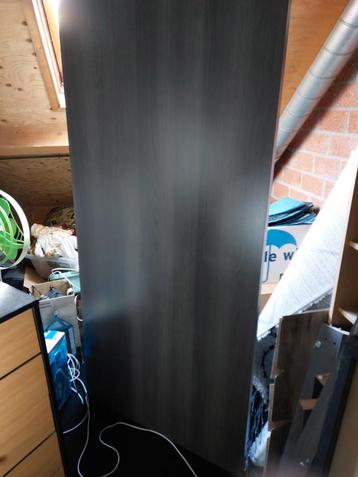 Donkerbruine coloniaalse eetkamer tafel beschikbaar voor biedingen