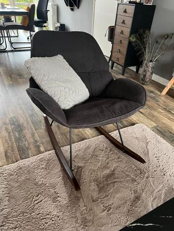 Comfortabele Schommelstoel beschikbaar voor biedingen