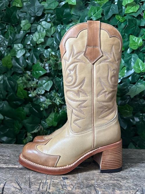 Nieuwe vintage blokhak laars van Sendra maat 37, Kleding | Dames, Schoenen, Nieuw, Hoge laarzen, Bruin, Ophalen of Verzenden