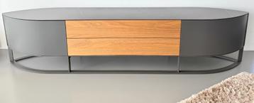 Hulsta Navis Lowboard TV meubel voorzien van LED verlichting beschikbaar voor biedingen