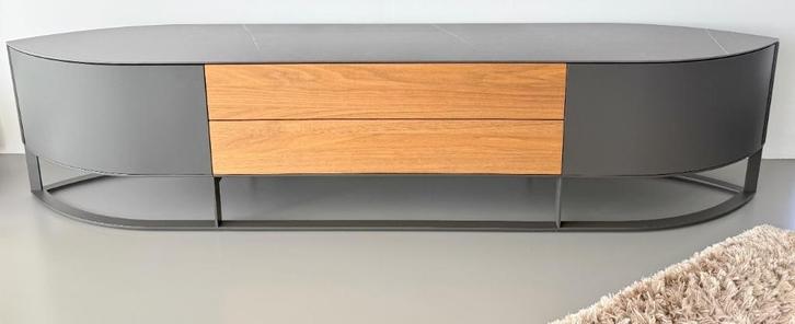 Hulsta Navis Lowboard TV meubel voorzien van LED verlichting, Huis en Inrichting, Kasten | Televisiemeubels, Zo goed als nieuw