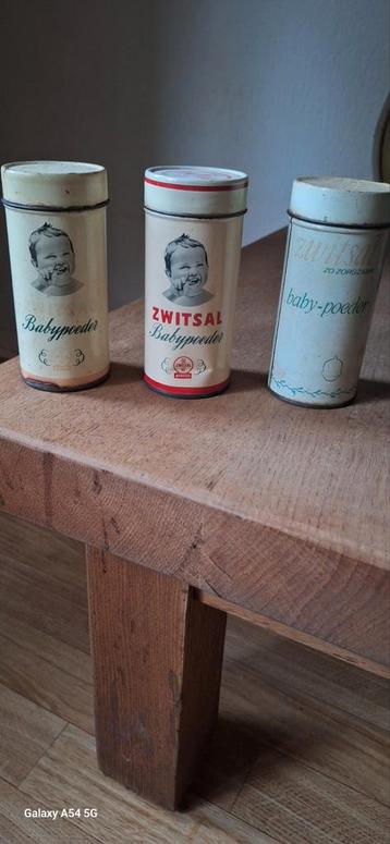 3 Oude Zwitsal Babypoeder Busjes beschikbaar voor biedingen