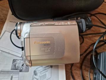 Panasonic NV-DS77 video camera met toebehoren beschikbaar voor biedingen
