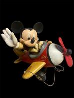 Mickey Mouse vliegtuig, Verzamelen, Ophalen of Verzenden, Mickey Mouse, Zo goed als nieuw, Beeldje of Figuurtje