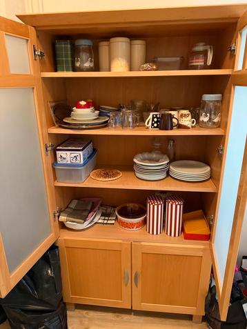 Houten kast met deuren - Gratis af te halen beschikbaar voor biedingen