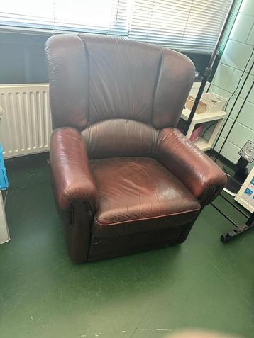 Lederen stoel. beschikbaar voor biedingen