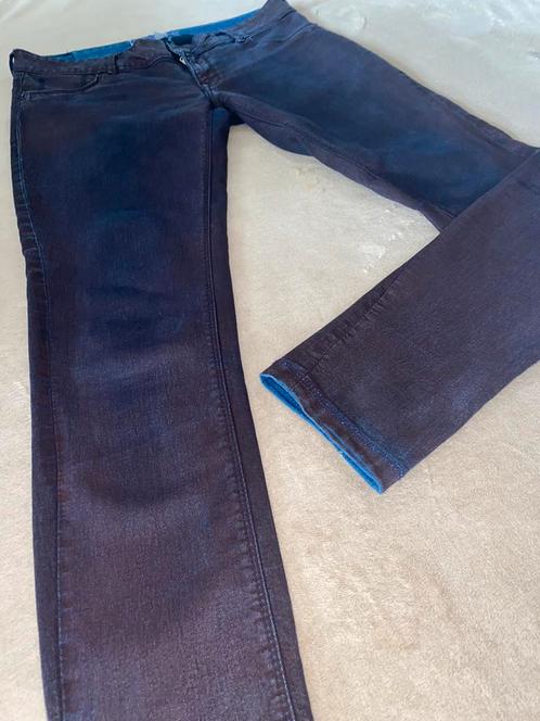 Leuke schattige stretchen broek van merk Bershka in maat 42, Kleding | Dames, Spijkerbroeken en Jeans, Zo goed als nieuw, W30 - W32 (confectie 38/40)