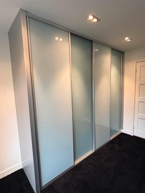 Heel mooie kledingkast (in Stad Groningen), Huis en Inrichting, Kasten | Kledingkasten, Zo goed als nieuw, 200 cm of meer, 50 tot 75 cm