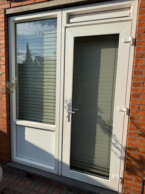 Te Koop! (2x) Kunststof deur met dubbelglas incl. Raambekl., Doe-het-zelf en Verbouw, Kozijnen en Schuifpuien, Zo goed als nieuw