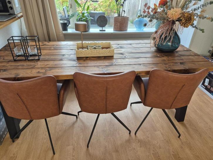 Eetkamertafel hout 220 met zwarte poten buiten/binnen, Huis en Inrichting, Tafels | Eettafels, Zo goed als nieuw, 200 cm of meer