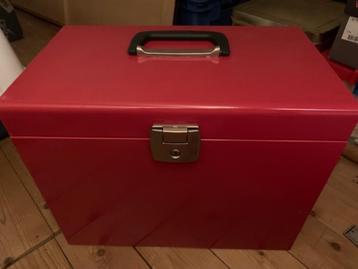 Hangmappen kist A4 rood met slot beschikbaar voor biedingen