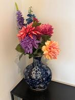 Blauw-Witte Vaas met zijden bloemen, Ophalen, 50 tot 75 cm, Blauw, Aardewerk of Porselein