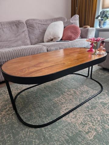 Retro houten industriële salontafel ovaalvormig beschikbaar voor biedingen