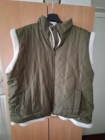Nieuwe 2-zijdige bodywarmer maat 48 beschikbaar voor biedingen