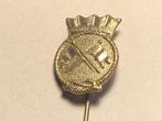Metalen MILITARIA Met Twee Vlaggen Speld (Metaalkleur)., Verzenden, Zo goed als nieuw, Overige onderwerpen, Speldje of Pin