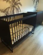 Kidsmill Intense II Babybed Mat Zwart en commode, Kinderen en Baby's, Kinderkamer | Complete kinderkamers, Ophalen, Gebruikt, Jongetje of Meisje