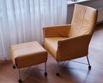 Montis Charly Fauteuil + Hocker Okergeel Nieuwstaat, Huis en Inrichting, Fauteuils, Ophalen, Minder dan 75 cm, Leer, Zo goed als nieuw