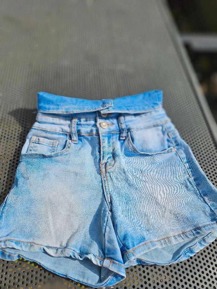 Mooie Miss RJ/Denim korte broek maat 34, Kleding | Dames, Broeken en Pantalons, Zo goed als nieuw, Maat 34 (XS) of kleiner, Blauw