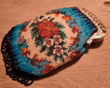 Antiek zilveren beugeltasje/kralentasje  beschikbaar voor biedingen