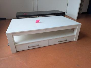 Witte salontafel  beschikbaar voor biedingen